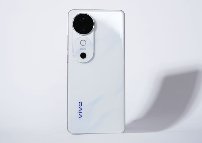 500mAh大电池16GB+512GB价格很香m6米乐appvivo S20戏份很足爆发6(图2)