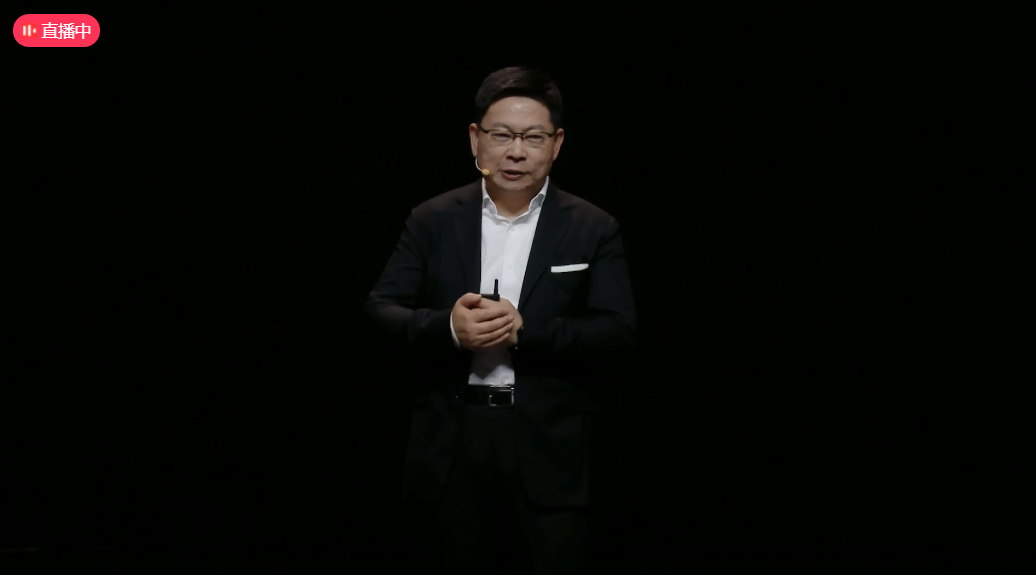 余承东：为什么很多车还要用手机支架？华为的车不需要米乐m6网站智界S7“二度上市”2498万元起！(图1)