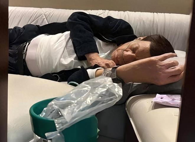 菲军战区首现异动马科斯举白旗危机迹象出现老杜插上氧气管(图4)